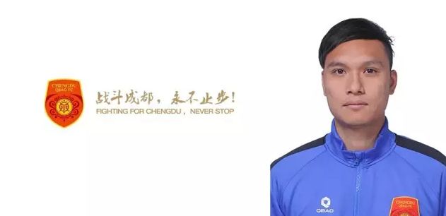 平易近国年间，张千月（杨坤锐饰）新婚以后进省会投靠同亲王明堂（李运佳饰），不成想晚上房间内发现床下有一个死尸，年夜批差人带走了旅社老板宋成安（周船饰）、老板娘翠姐（黄娟饰）、住客顾满仓（王渊饰）、孙兴福（王正佳饰）、梁程思（刘锦饰）、门房老胡（季李饰）及房间内的张千月与王明堂。乡间的新婚老婆白秀英（何乙轩饰）与老父亲张广林赶至省会听审，老父亲接管不了这个严重的冲击断气身亡。这里面有不成告人的奥秘。传说冤魂索命，这个工作不简单。一间旅店、一个女尸、一群布衣激发了一个料想以外的故事，揭示了平易近国期间，昏暗的年月，军阀割据，官匪勾搭，糊口在社会底层的各类通俗苍生，挣扎在水火倒悬当中，各类糊口的无奈与社会实际的交叉，报酬了保存所做的一切挣扎.....一个探亲的少女灵芝（张依珂饰）激发了本地恶霸朱天久（李延饰）皮三（边防饰）残暴殛毙，牵扯无辜苍生，勾搭本地警长康年夜鹏（周小鹏饰）操纵赃官（高果饰）曲解事实，践踏糟踏无辜苍生，法官（常征饰）（杜伯饰）命悬一线。联系关系人李婉儿（李一明饰）四散逃命，江湖骗子（孔庆三饰）混水摸鱼。更牵动年夜批爱国志士（允诺饰）（张玥饰）刺杀年夜帅庞金龙（张京海饰）督军孙连胜（吕一丁）为苍生申冤报仇！这一切的前因后果都由一位平话人（徐福来饰）娓娓道来。